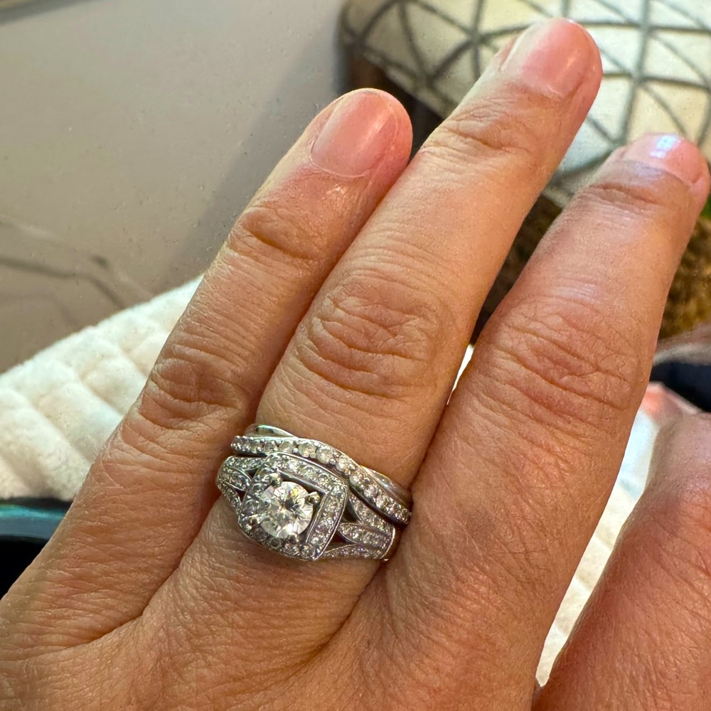 Elegant white gold Diamond Ring Set